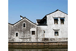 photo buildings along canal